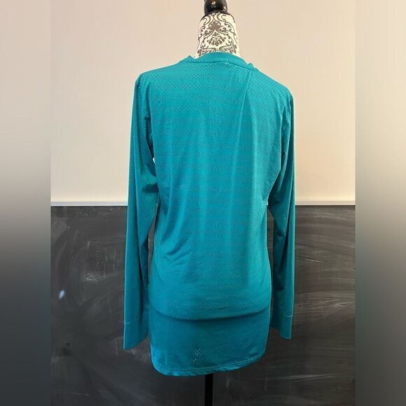 Zyia Top - Picture 2 of 4